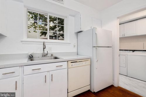 2406 Dearing St, Alexandria VA 22302-1806 exterior