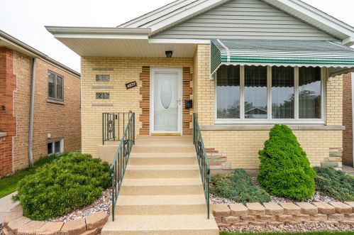 4837 Laporte Ave, Chicago, IL 60638-2112