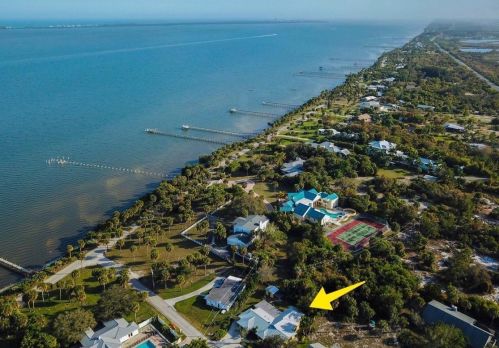 759 Rio Vista Dr, Fort Pierce, FL 34982-7701