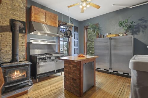 2126 Juneau Ave, Milwaukee WI 53233-1119 exterior