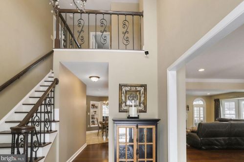 19840 Meredith Dr, Rockville MD 20855-2426 exterior