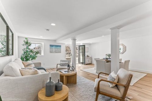 166 Ruggles Ave, Middletown RI 02840-4351 exterior