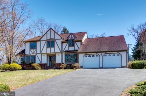 29 Laurel Wood Dr, Trenton, NJ 08648-1043