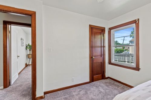 4932 20th St, Milwaukee WI  53221-2861 exterior