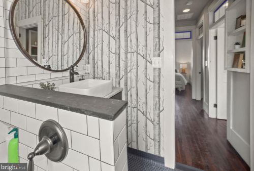 1933 Smt Pl, Washington DC 20002-1353 exterior