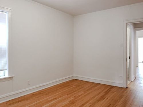 8516 Bennett Ave, Chicago IL 60649-4007 exterior