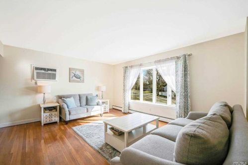 269 Kellum St, Babylon, NY 11704-5021