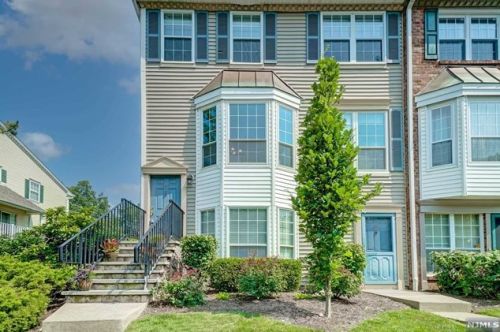 685 Plum Ter, Mahwah, NJ 07430-3446