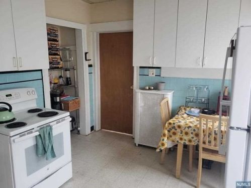 55 Clinton Pl, East Rutherford NJ 07073-1323 exterior