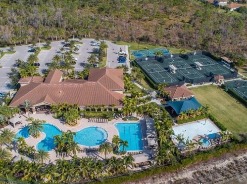 3225 Atlantic Cir, Naples FL 34119-8636 exterior