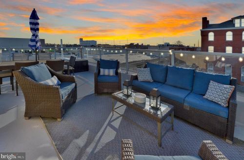 2307 Carpenter St, Philadelphia PA 19146-2516 exterior