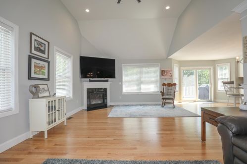 62 Hoit Rd, Concord NH  03301-1804 exterior