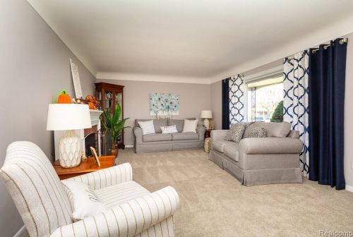 5721 Cambourne Rd, Dearborn Heights MI  48127-3914 exterior