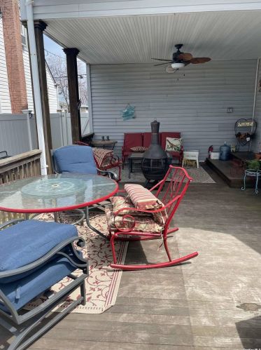 32 Albermarle Ave, Babylon NY 11704-8002 exterior