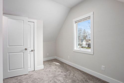 1130 Courtney St, Grand Rapids MI 49504-3005 exterior