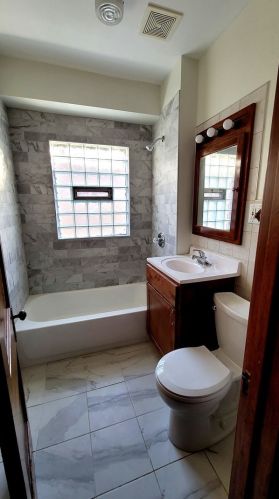 404 8 Ave, Broadview IL 60153-1515 exterior