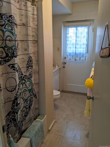 2615 Kaaha St, Honolulu HI 96826-3168 exterior