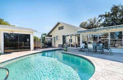 1363 Morningside Dr, Naples FL 34103-3313 exterior