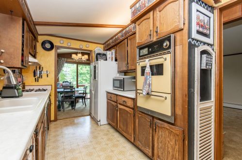 8632 Bottsford Ave, Milwaukee WI 53228-2838 exterior