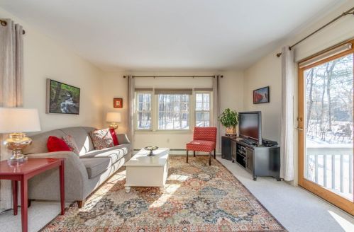 4 Hampshire Dr, Concord NH 03301-5914 exterior