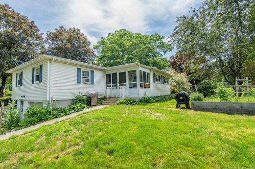 48 Waterman St, Killingly, CT 06239-4241