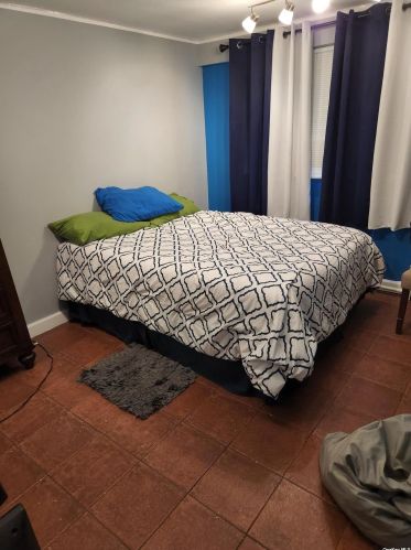 56 Jamaica Ave, Valley Stream NY 11580-6314 exterior