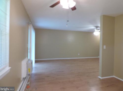 208 Garnet Dr, Burlington NJ 08016-4713 exterior