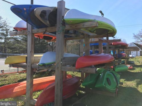 1418 Martha Custis Dr, Alexandria VA 22302-2028 exterior