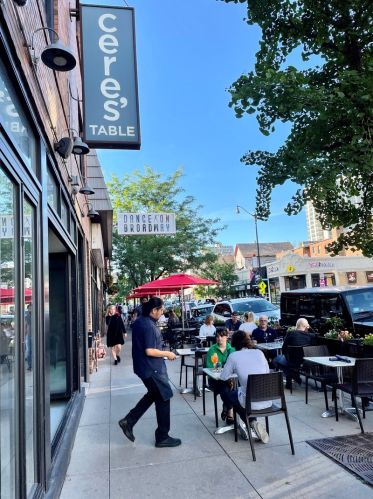 614 Barry Ave, Chicago IL  60657-4569 exterior