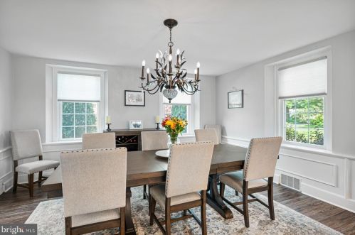 5 Lexington Ave, Pittsburgh PA 15215-3218 exterior