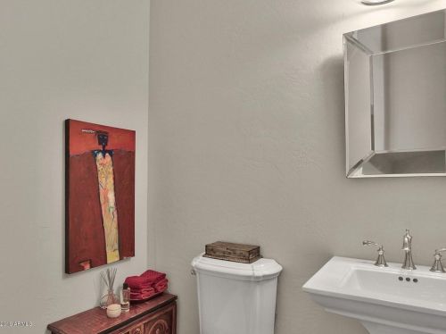 5108 34 Pl, Phoenix AZ 85018-1543 exterior