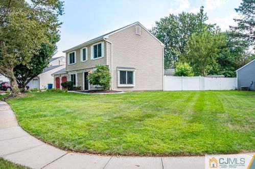 81 Wintergreen Ave, Edison, NJ 08820-1525