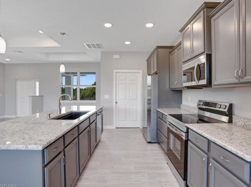 4373 68 Ave, Naples FL 34120-6404 exterior