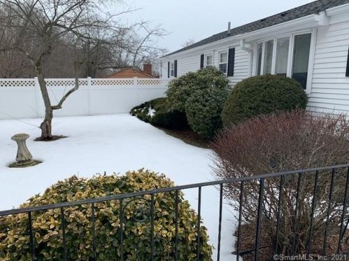 7 Orbit Dr, Enfield CT 06082-5528 exterior