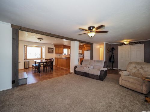 2820 7180, Taylorsville UT 84084-2921 exterior