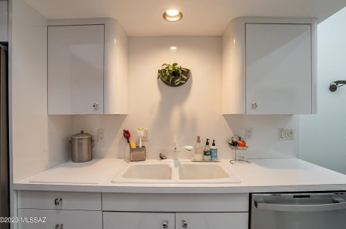 5221 1st Ave, Tucson AZ  85718-4701 exterior