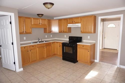 2 Ballouville Rd, Killingly CT 06241-1235 exterior