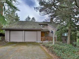 516 Colony Dr, Portland, OR 97219-7771