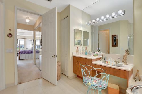 12121 Oakvista Dr, Boynton Beach FL 33437-6352 exterior