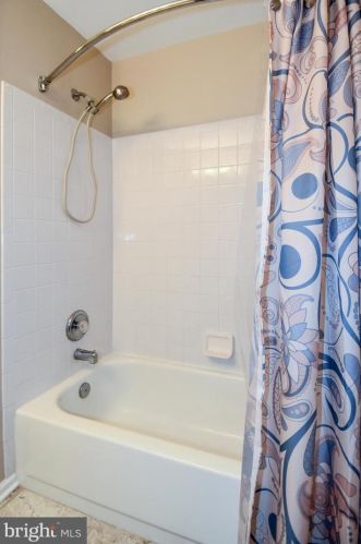 7458 Gadsby Sq, Alexandria VA 22315-5288 exterior