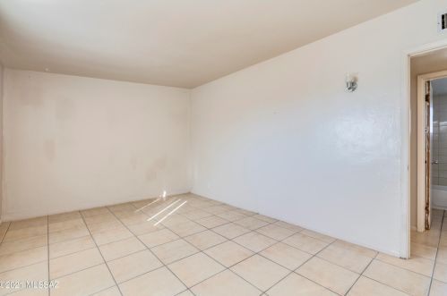 5209 25 St, Tucson AZ 85711-5912 exterior