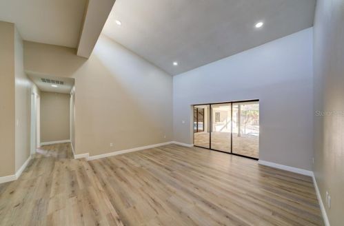 5012 Barrowe Dr, Tampa FL 33624-2593 exterior