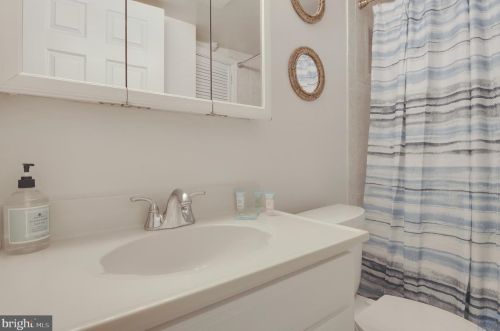 1707 Minnesota Ave, Washington DC  20020-4723 exterior