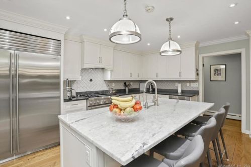 75 Nursery St, Norwalk CT 06850-1707 exterior