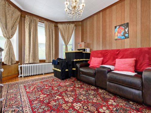 2008 Addison St, Chicago IL 60618-6102 exterior