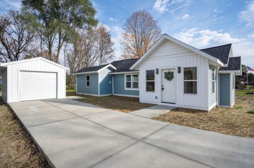 799 Foreman St, Lowell, MI 49331-1027