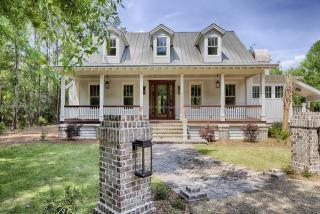 82 Greenleaf Rd, Bluffton, SC 29910-8335