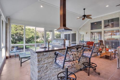 11 Greenview St, Montgomery TX 77356-8456 exterior