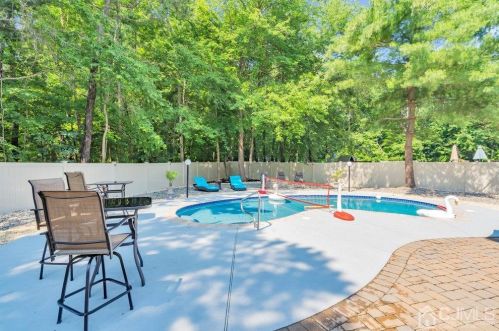 40 Ponderosa Ln, Old Bridge NJ  08857-3334 exterior