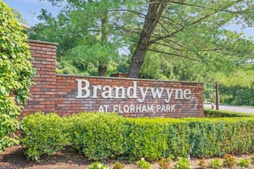 16 Rosemary Ct, Florham Park, NJ 07932-2844